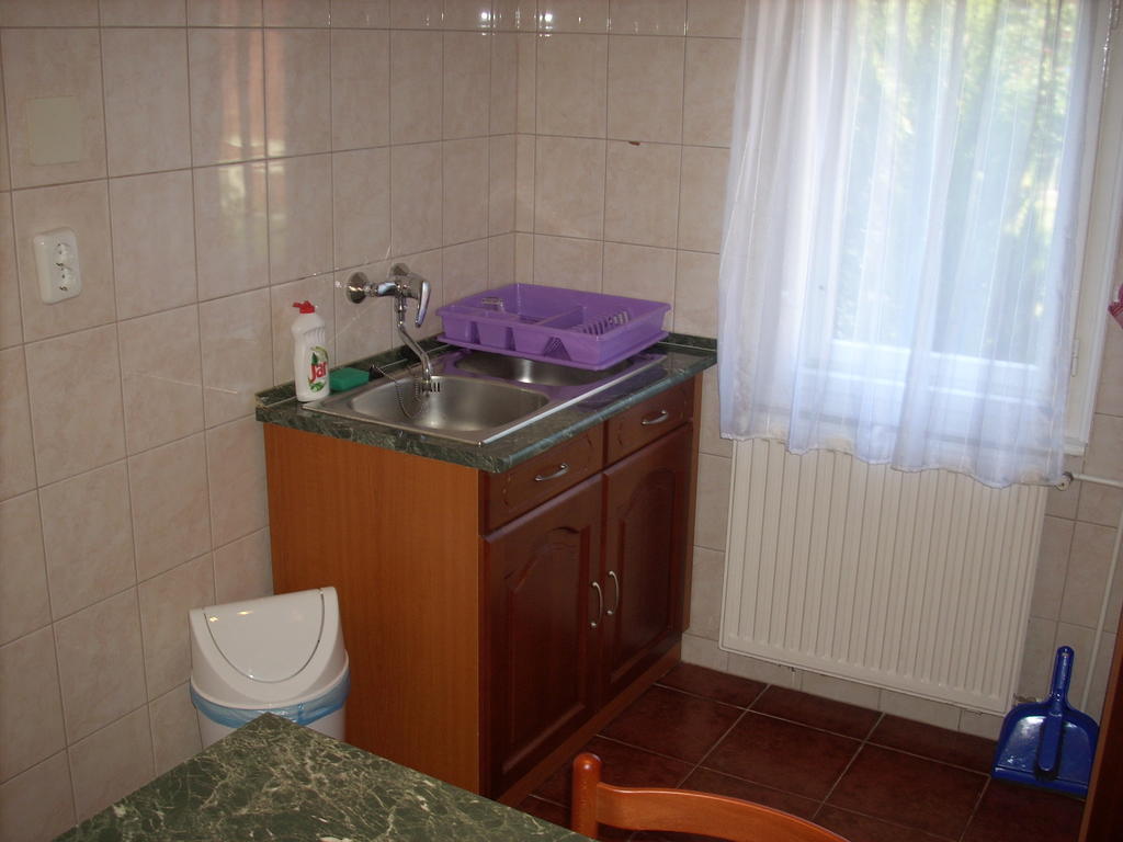 Fanni Apartman Hotell Miskolc Rom bilde