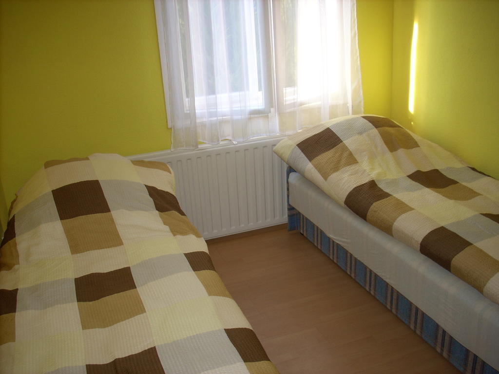 Fanni Apartman Hotell Miskolc Rom bilde